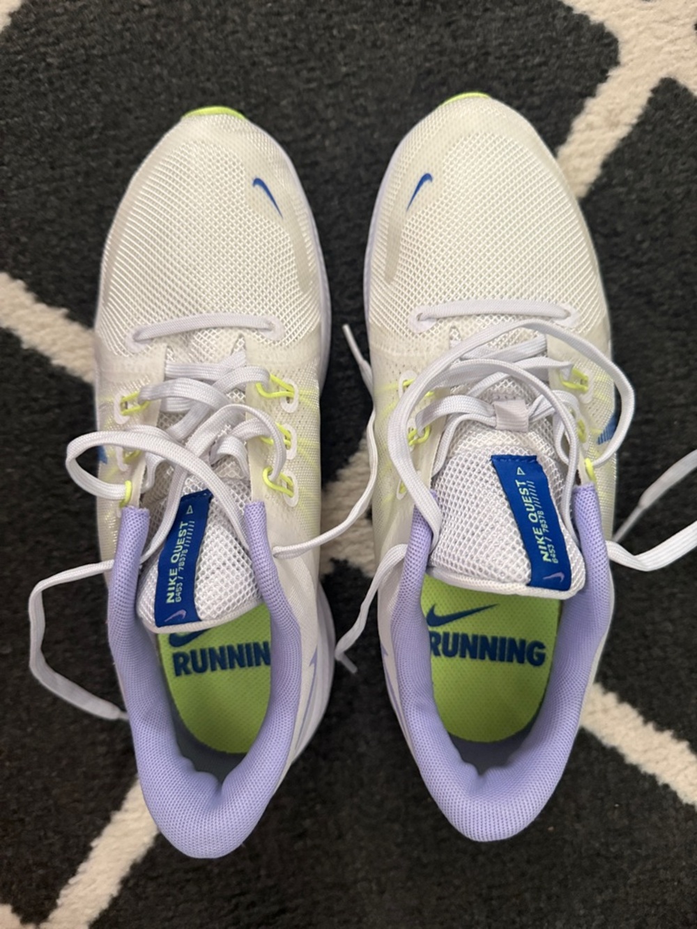 Nike Women’s White Running Shoes with Lavender Collar and Neon Green Accents
